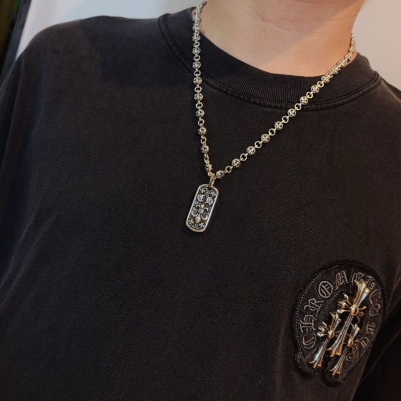 Ch*0me He**ts necklaces